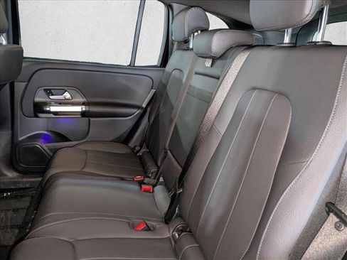 Used 2025 Mercedes-Benz GLB 250 image 19