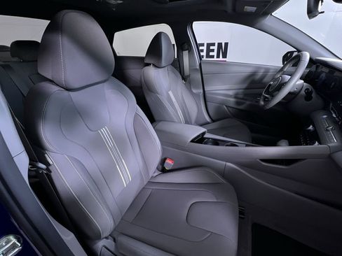 Used 2025 Hyundai Elantra SEL image 27