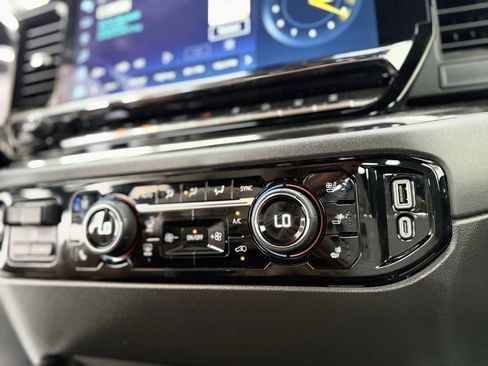 Used 2024 Chevrolet Silverado 1500 ZR2 w/ Technology Package image 40