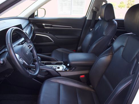 Used 2024 Kia Telluride S w/ S Sunroof Package FWD image 13