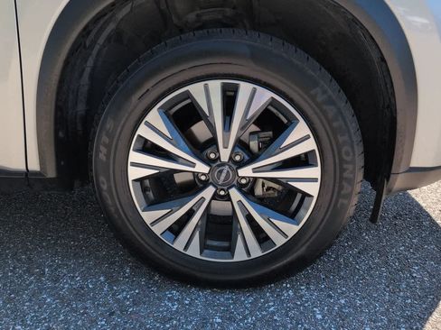 Used 2023 Nissan Rogue SV FWD image 11