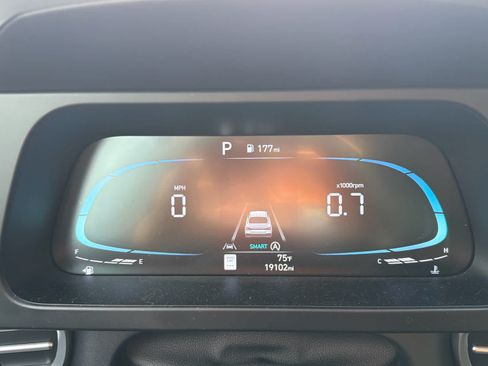 Used 2025 Hyundai Elantra SE FWD image 8