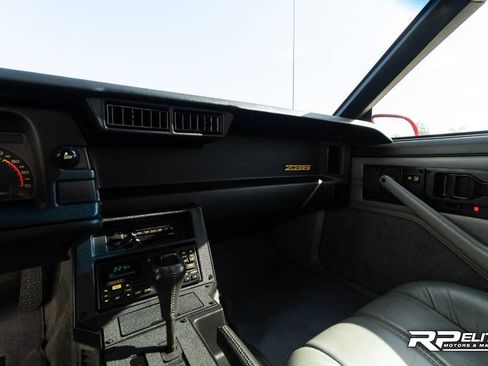 Used 1991 Chevrolet Camaro Z28 RWD image 69