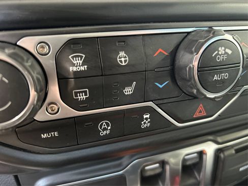 Used 2022 Jeep Wrangler Sport AWD/4WD image 30