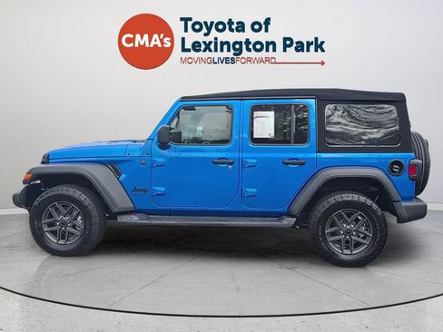 Used 2024 Jeep Wrangler Unlimited Sport AWD/4WD image 2
