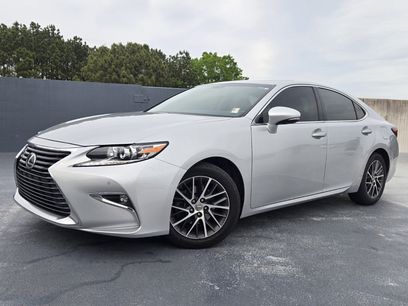 Used 2016 Lexus ES 350 w/ Navigation System Package
