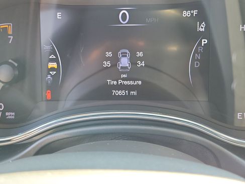 Used 2021 Jeep Grand Cherokee Laredo X image 25