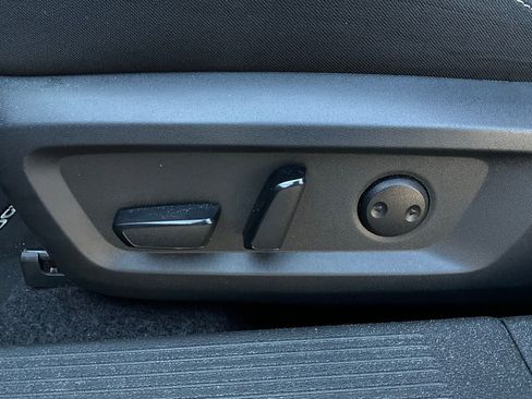 Used 2025 Nissan Rogue SV image 11