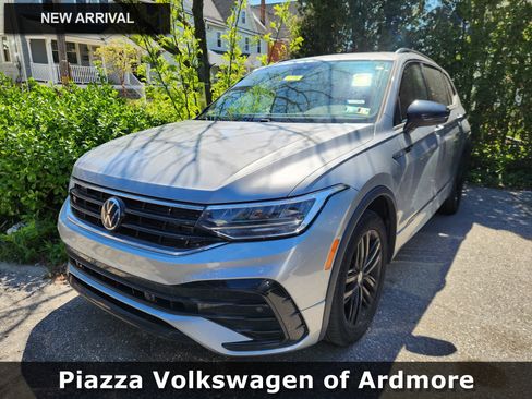 Used 2022 Volkswagen Tiguan SE R-Line image 1
