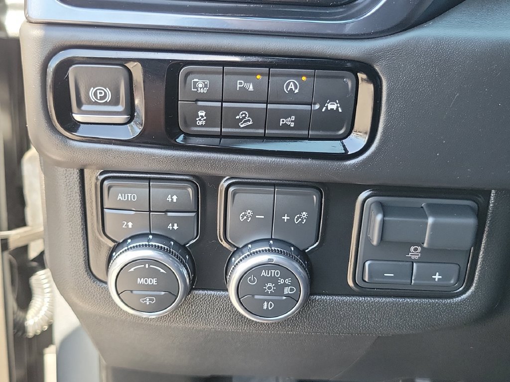 Used 2025 GMC Yukon XL AT4 Ultimate AWD/4WD image 17