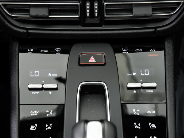 Certified 2026 Porsche Macan AWD/4WD image 18