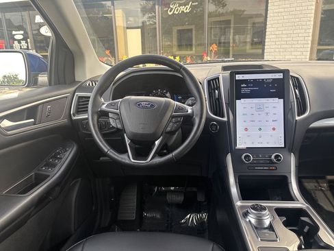 Used 2023 Ford Edge SEL w/ Convenience Package AWD/4WD image 2