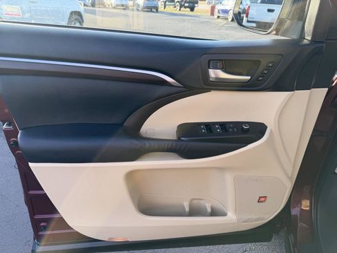 Used 2015 Toyota Highlander Limited image 9