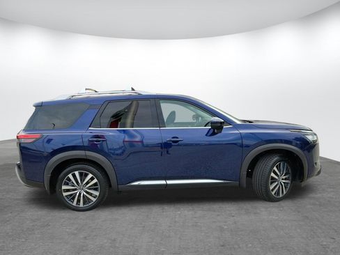 Certified 2022 Nissan Pathfinder Platinum w/ Cargo Package image 4