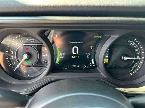 Used 2024 Jeep Wrangler High Altitude AWD/4WD image 23