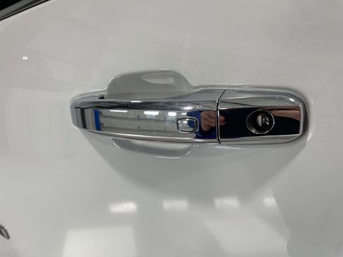 Used 2024 Chevrolet Silverado 2500 LTZ image 9