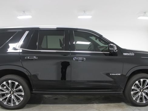Used 2025 Chevrolet Tahoe High Country AWD/4WD image 11