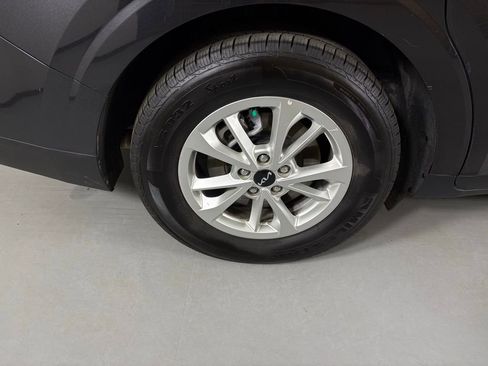 Used 2024 Kia Carnival LX image 11