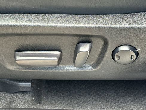 Used 2019 Toyota Highlander XLE FWD image 23