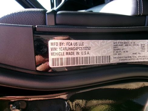 Certified 2023 Jeep Grand Cherokee Altitude AWD/4WD image 18