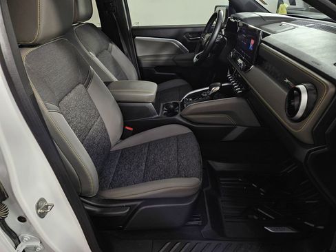 Used 2024 Chevrolet Colorado ZR2 w/ Technology Package AWD/4WD image 30