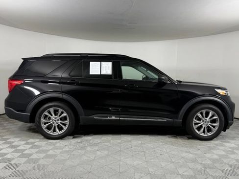 Used 2023 Ford Explorer XLT w/ Equipment Group 202A RWD image 9