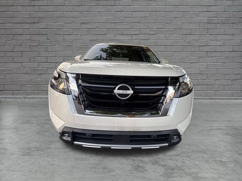 Certified 2022 Nissan Pathfinder Platinum w/ Lighting Package (N93) AWD/4WD image 10