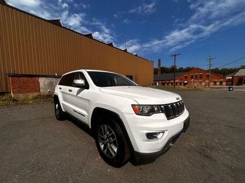 Used 2017 Jeep Grand Cherokee Limited AWD/4WD image 3
