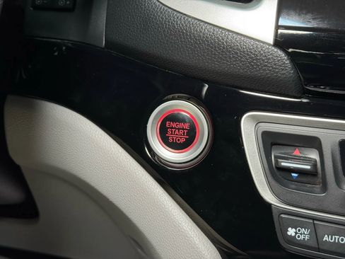 Used 2016 Honda Pilot Touring image 49