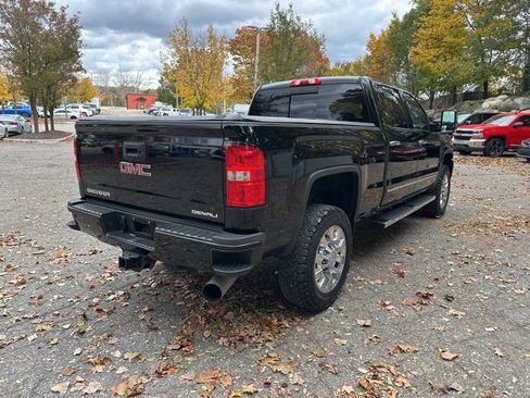 Used 2018 GMC Sierra 2500 Denali w/ Duramax Plus Package image 5