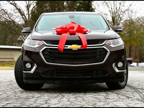 Used 2020 Chevrolet Traverse LT w/ LT Premium Package image 4