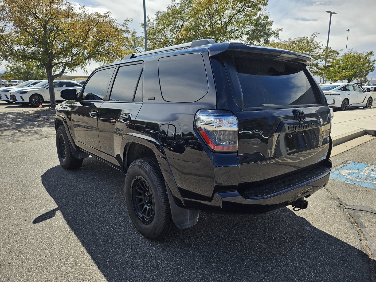 Used 2022 Toyota 4Runner SR5 Premium w/ Moonroof Package AWD/4WD image 8