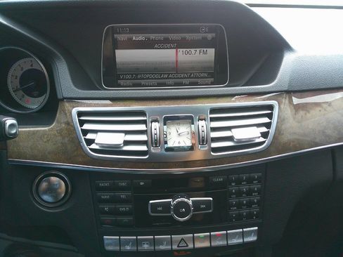 Used 2014 Mercedes-Benz E 550 4MATIC Sedan w/ Premium 1 Package image 22