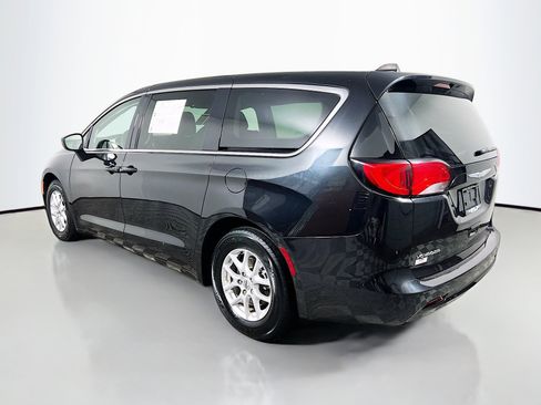 Used 2023 Chrysler Voyager LX image 8
