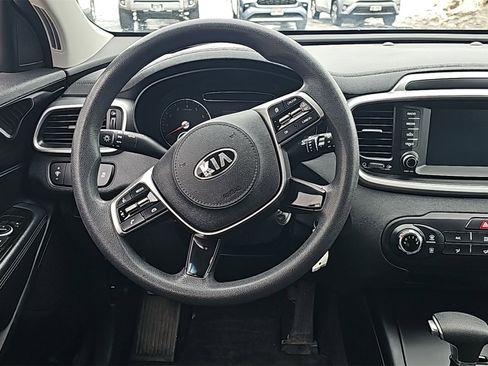 Used 2019 Kia Sorento L image 9