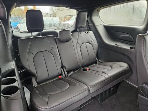 New 2026 Chrysler Pacifica Select FWD image 19