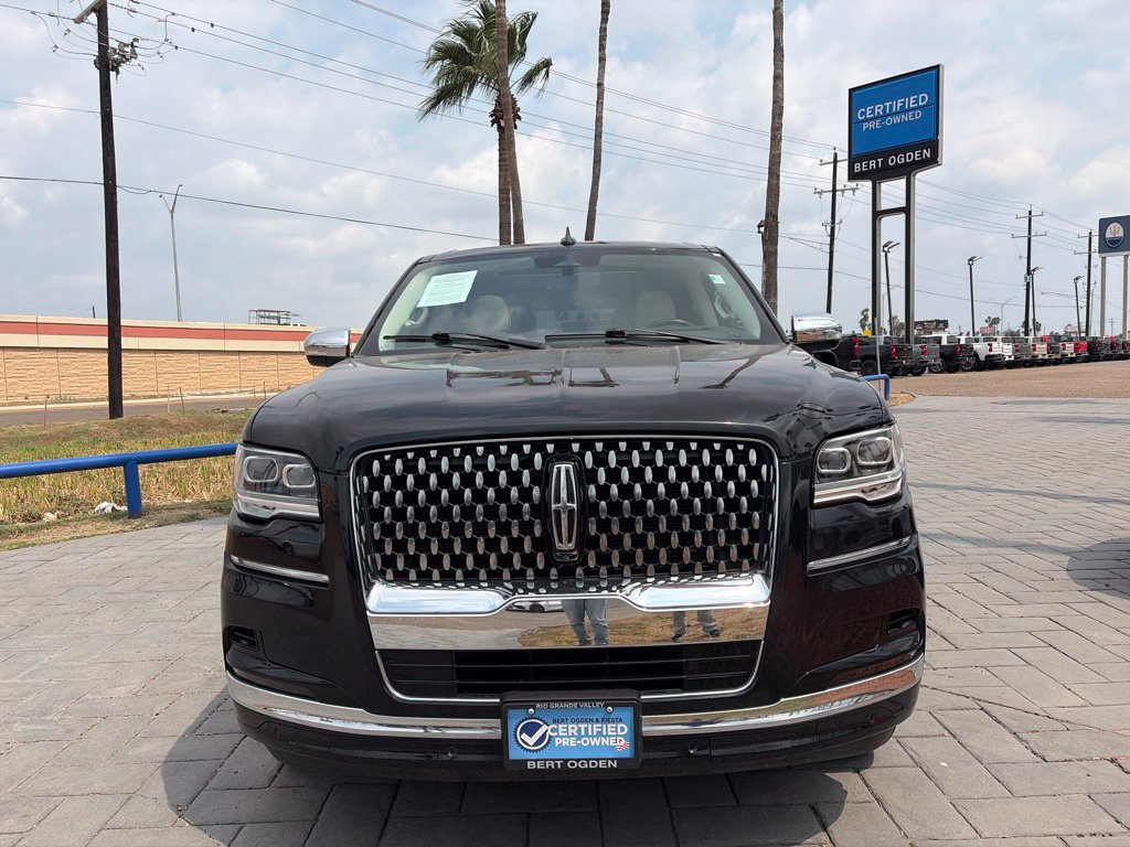Used 2023 Lincoln Nautilus FWD w/ Premium Package image 2