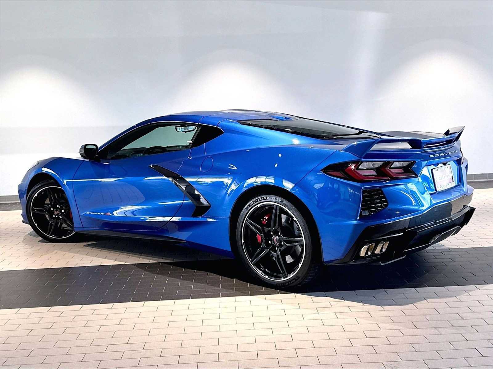 Used 2022 Chevrolet Corvette Stingray Premium Cpe w/ Z51 Performance Package RWD image 3