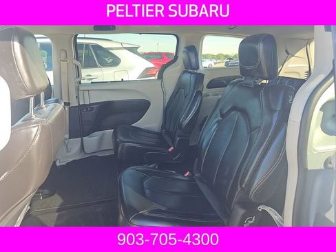 Used 2024 Chrysler Pacifica Touring-L FWD image 10