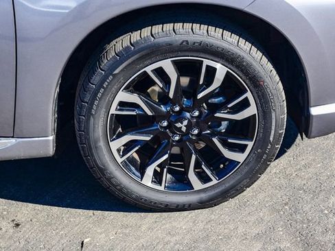 Used 2018 Mitsubishi Outlander 4WD Plug-In Hybrid image 10