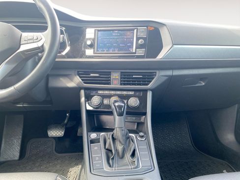 Used 2022 Volkswagen Jetta SE FWD image 16