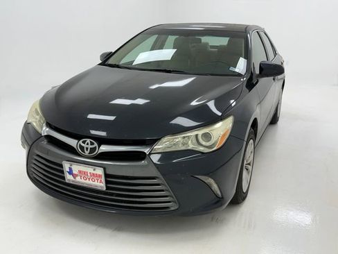 Used 2015 Toyota Camry LE FWD image 4