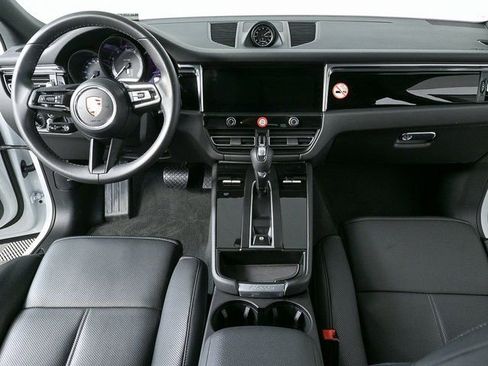 Certified 2025 Porsche Macan image 20