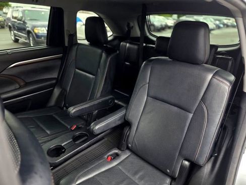 Used 2016 Toyota Highlander Limited image 25