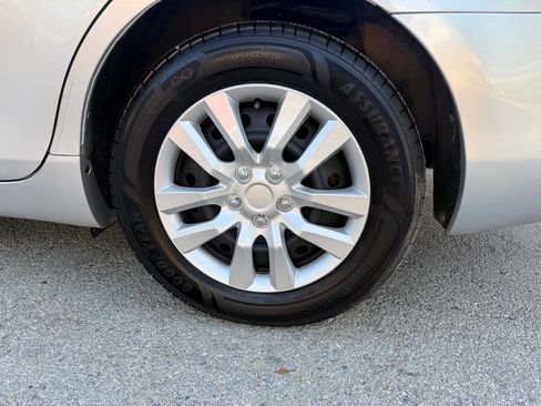 Used 2011 Toyota Camry LE FWD image 36
