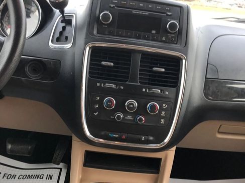 Used 2014 Dodge Grand Caravan SXT FWD image 16