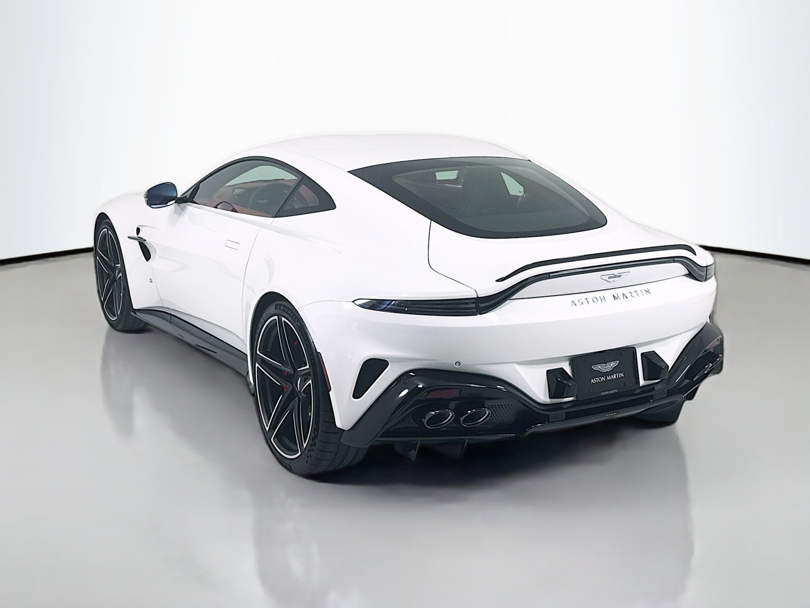 Used 2026 Aston Martin V8 Vantage S RWD image 6