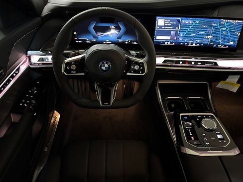 Used 2026 BMW i7 eDrive50 w/ M Sport Package RWD image 27