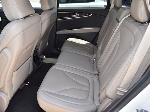 Used 2022 Lincoln Nautilus Reserve FWD image 11
