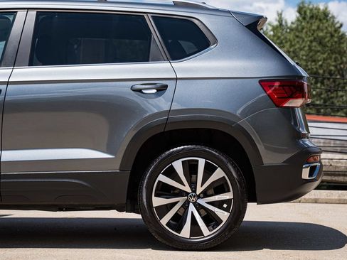 Certified 2023 Volkswagen Taos SE FWD image 4